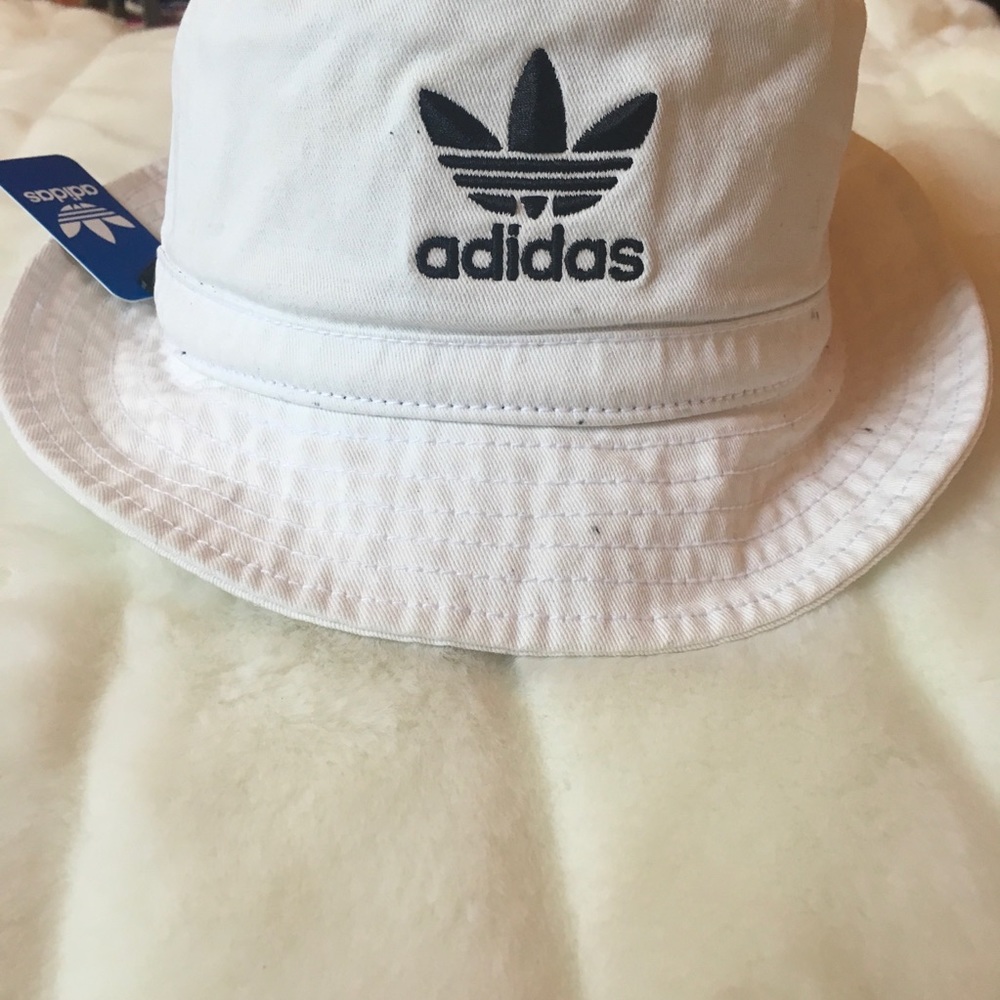 Adidas bucket hat